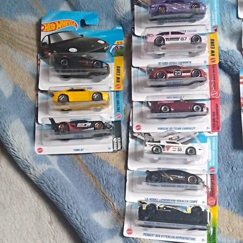 Hot wheels diecast car - wheels, 1:64